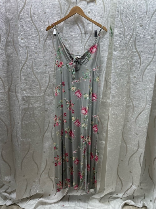 Kiwi & Punch Dresses & Skirts - Kiwi & Punch Maxi Dress Womens Medium Sage Green Floral Excellent Boho Tie Front